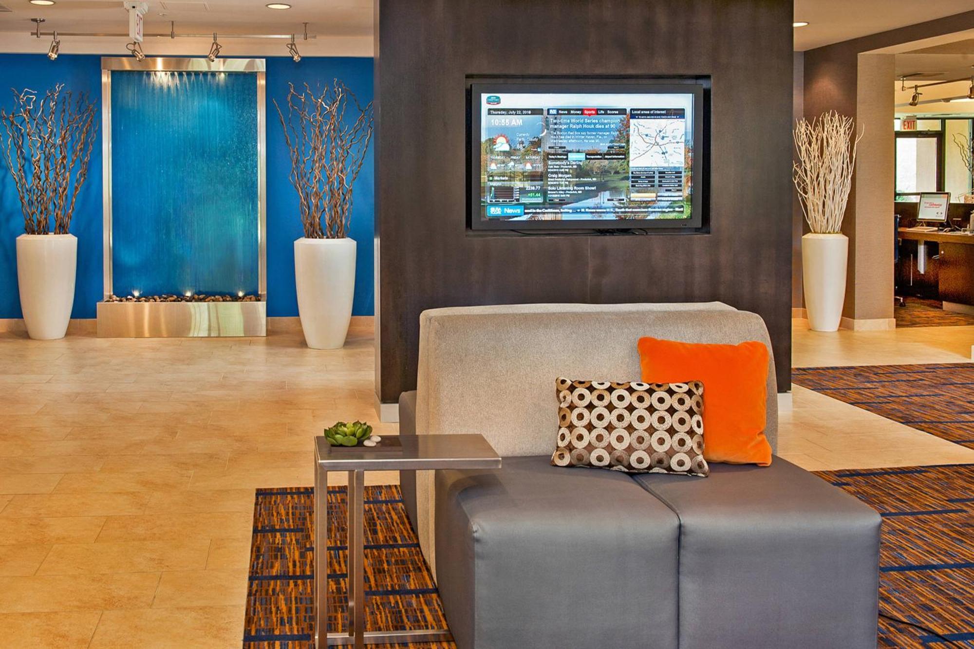 Hotel Courtyard By Marriott Frederick Exterior foto