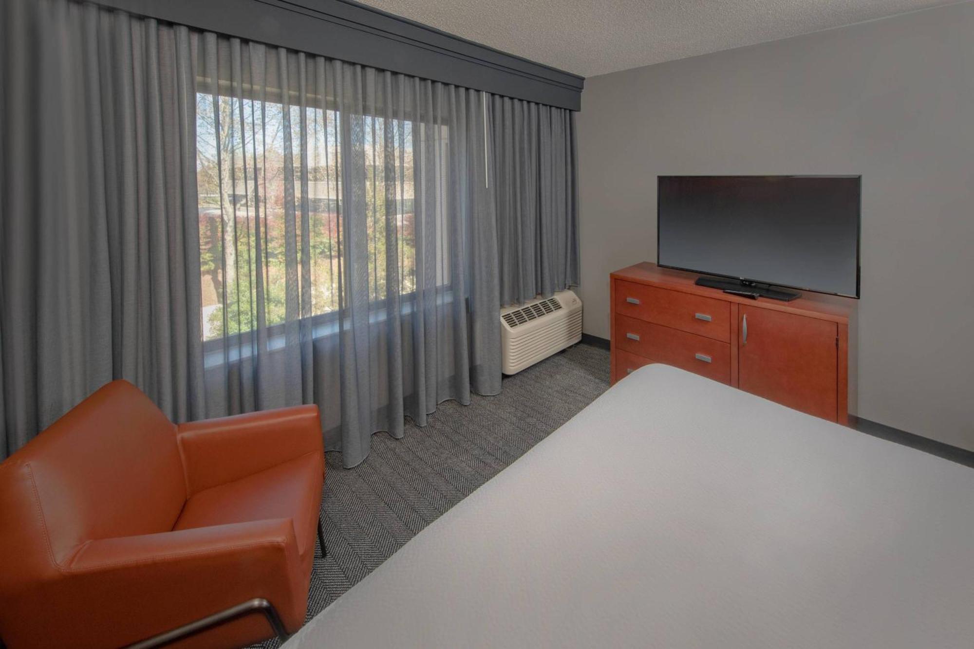 Hotel Courtyard By Marriott Frederick Exterior foto