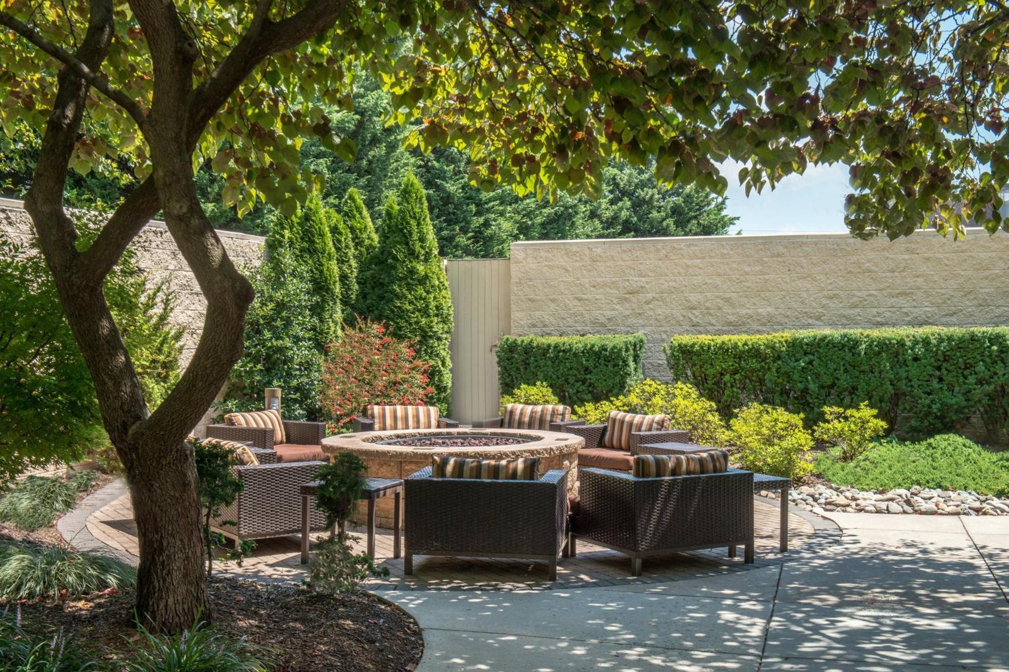Hotel Courtyard By Marriott Frederick Exterior foto