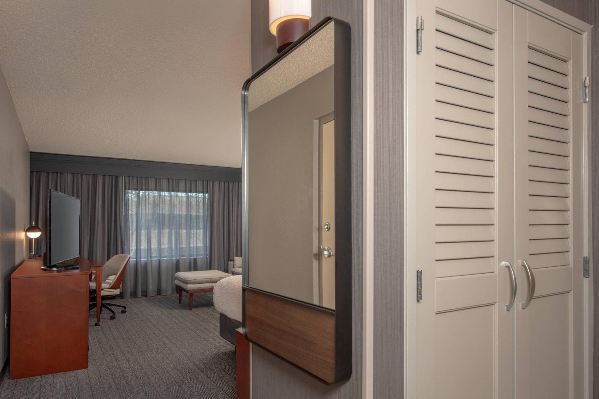 Hotel Courtyard By Marriott Frederick Exterior foto