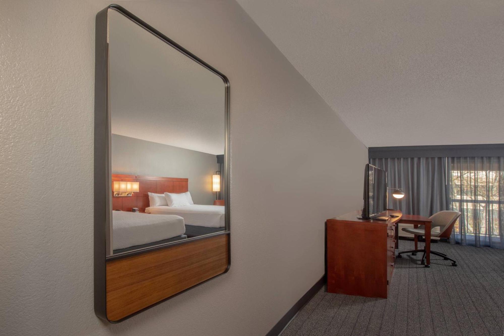 Hotel Courtyard By Marriott Frederick Exterior foto